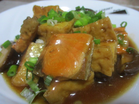 鮭の簡単レシピ・塩鮭と厚揚げの中華煮込み